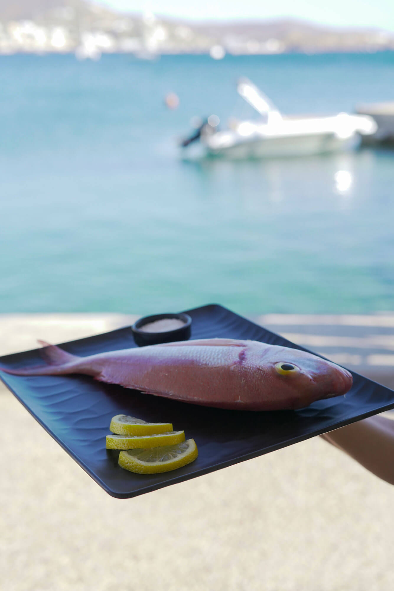 Ora baresto, restaurant on the beach Syros, Finikas