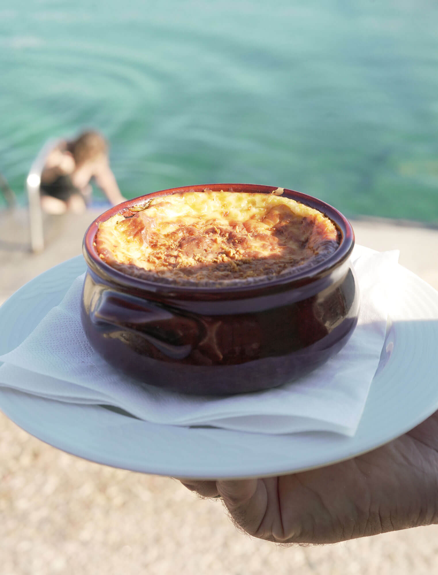 Ora baresto, restaurant on the beach Syros, Finikas